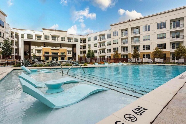 Building Photo - 15635 Memorial Dr