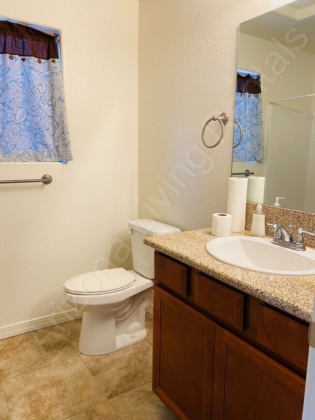 Building Photo - BEAUTIFUL 3 BEDROOM 2 CAR GARAGE HOME