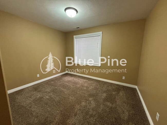 Building Photo - 5245 Jupiter Hills Dr