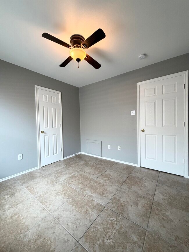 Building Photo - 11111 Revilla Dr