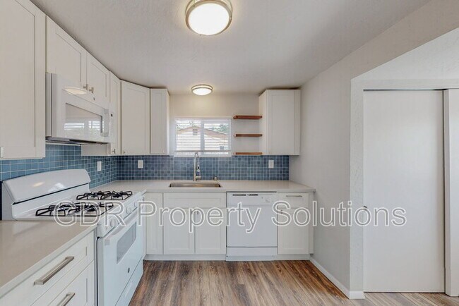 Building Photo - 1717 Griegos Rd NW