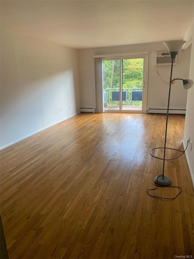 Building Photo - 12 Charles Ln