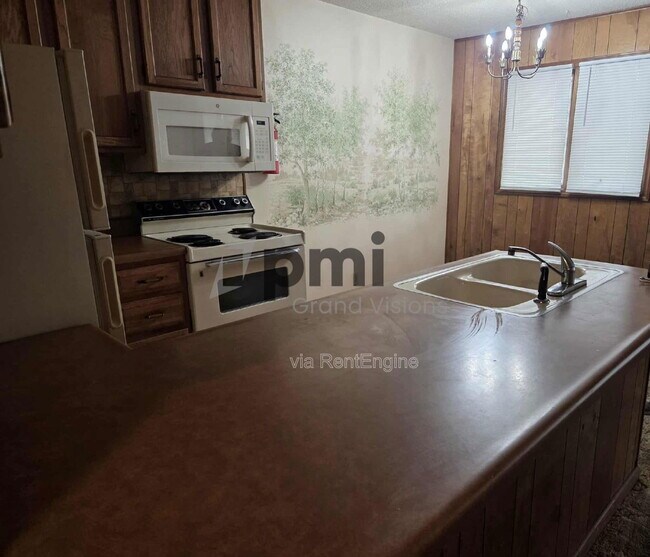 Building Photo - 955 4th St