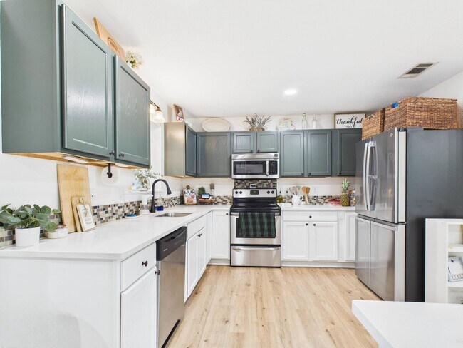 Building Photo - 38 Cape Dr NW