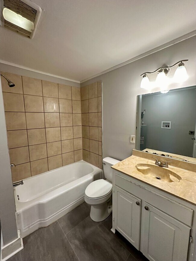 Building Photo - 312 Cooper St