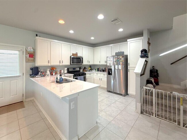 Building Photo - 2004 Pecan Island Dr