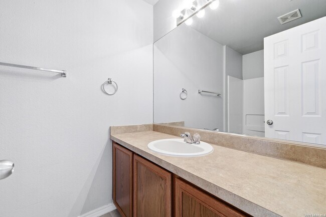 Building Photo - 10302 Lateleaf Oak