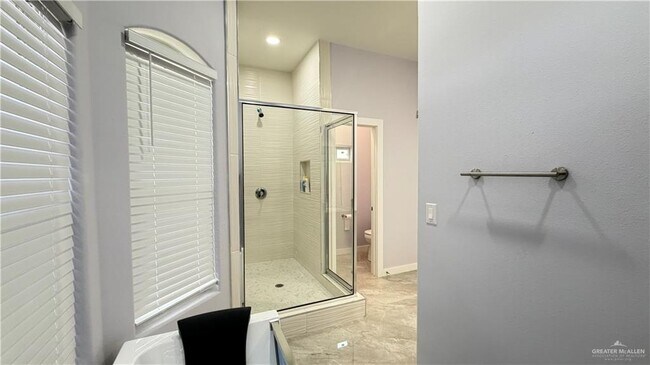 Building Photo - 30 Lilac Ave