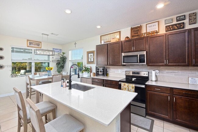 Building Photo - 8175 NW Greenbank Cir