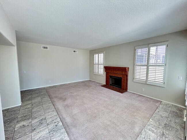 Building Photo - 8132 E Hillsdale Dr