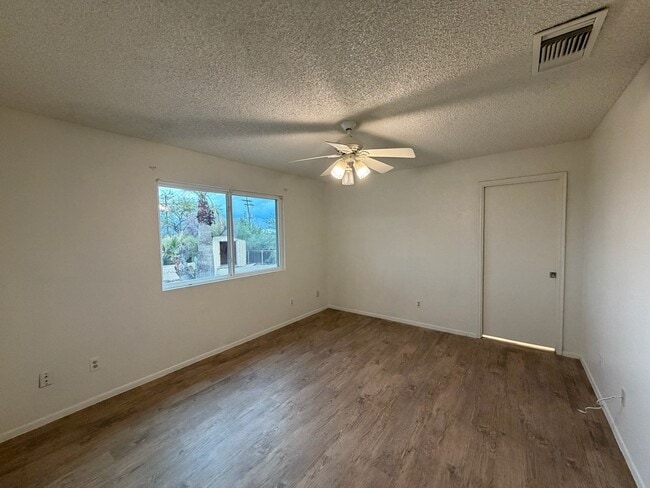 Building Photo - 10106 Cll Del Este