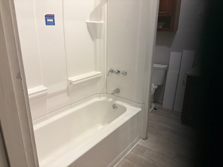 Building Photo - 907 Chartiers Ave