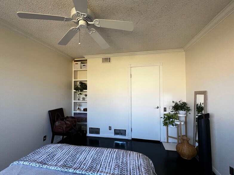 Building Photo - 25671 Le Parc
