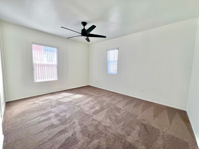Building Photo - Spacious 4 Bed, 3 Bath Two-Story Home with...