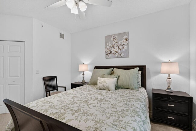 Building Photo - 3020 Alcazar Pl