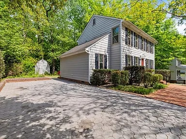 Building Photo - 1954 Celia Crescent