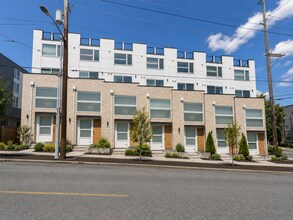 Building Photo - 520 Valley St