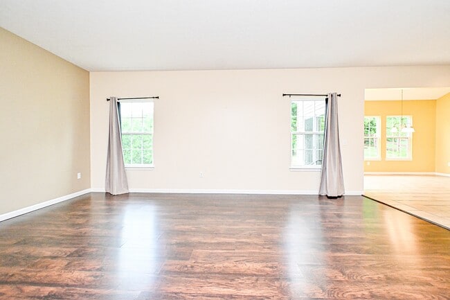 Building Photo - 8453 Forest Valley Dr