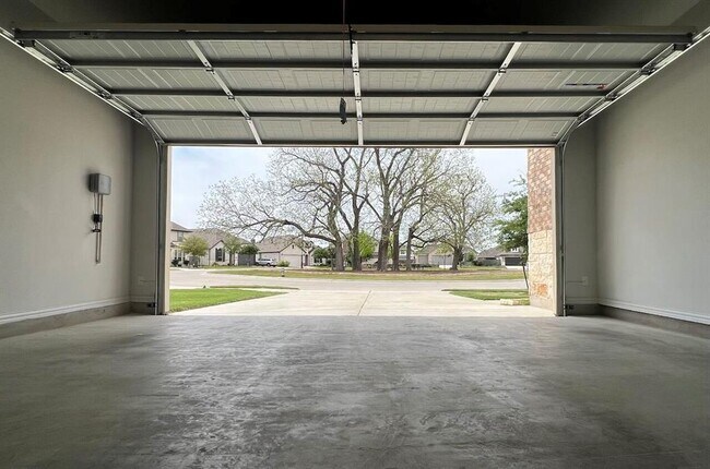 Building Photo - 2018 Matlock Cir