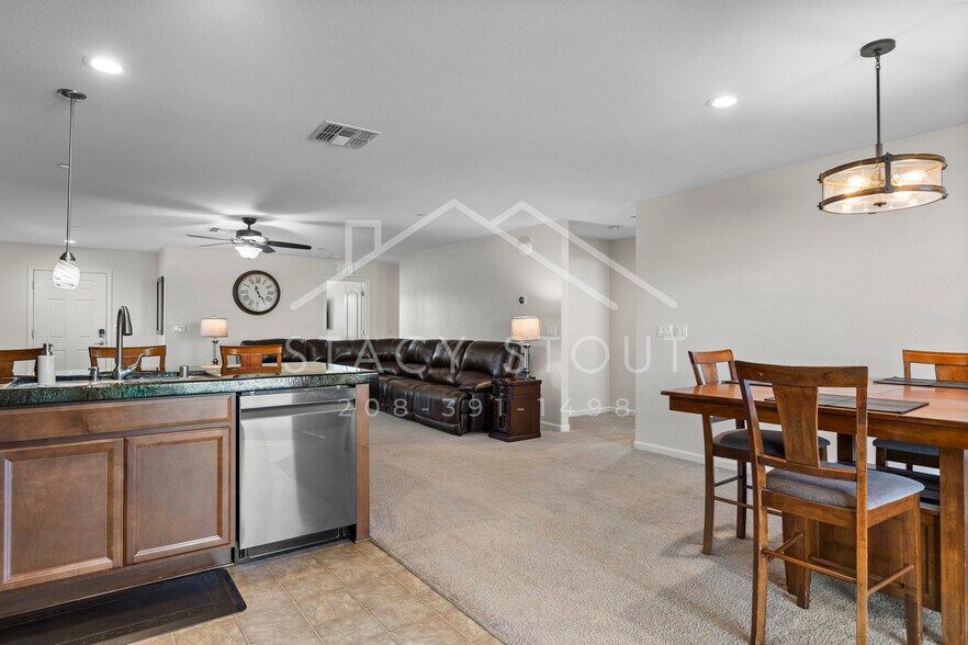 Building Photo - 1385 Deerwood St