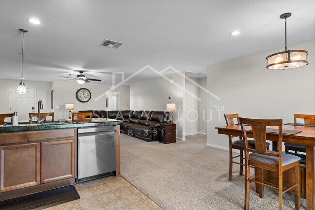 Building Photo - 1385 Deerwood St