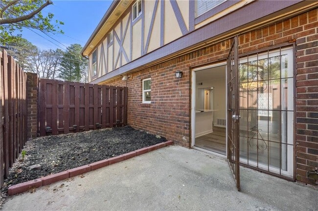 Building Photo - 3298 Abbeywood Dr