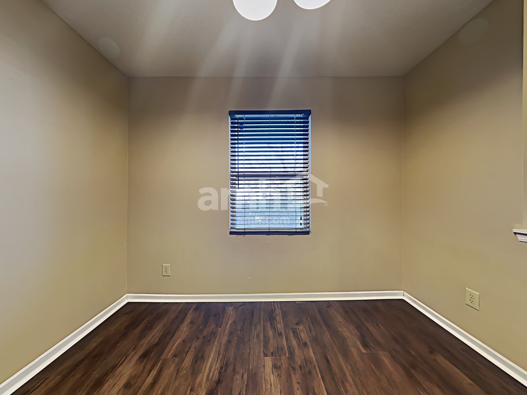 Building Photo - 1329 Central Park Dr