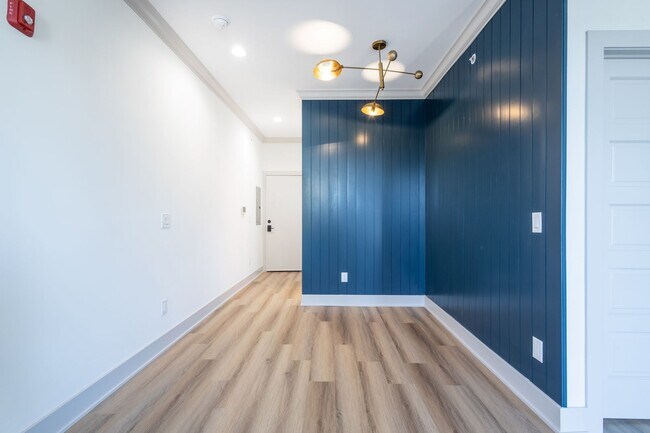 Building Photo - Modern 1-Bedroom Apartment for Rent – N 33...