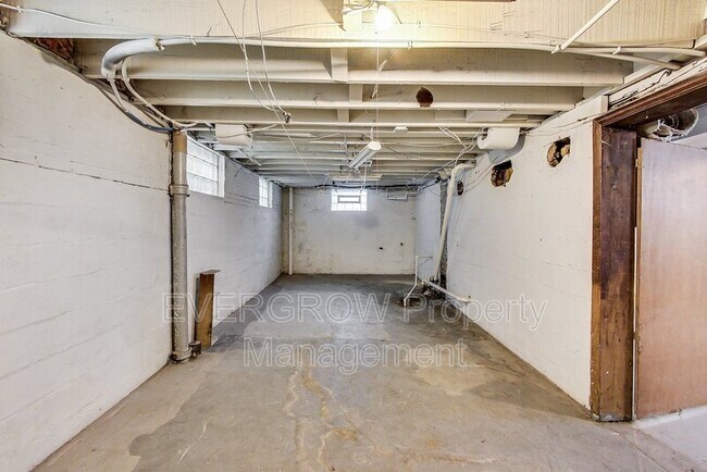Building Photo - 3470 N Kenwood Ave