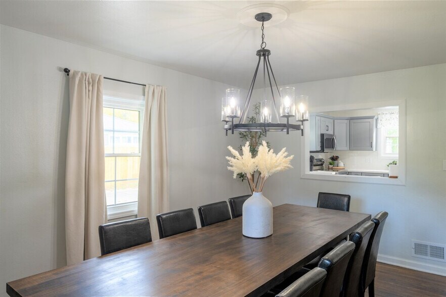 Building Photo - 1322 Jackson Rd