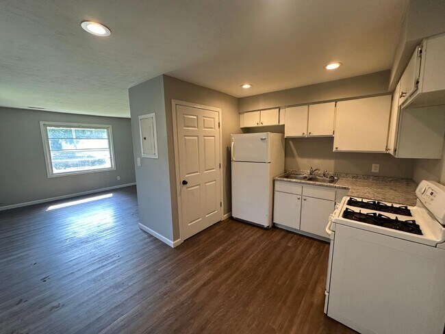 Building Photo - 1807 N Underhill St