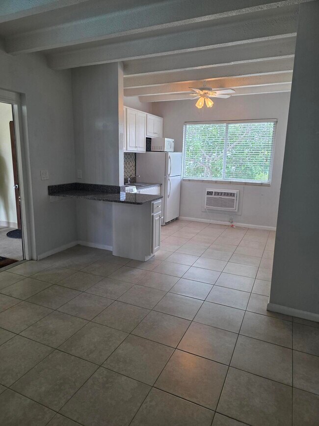 Building Photo - 100 Cascade Ln