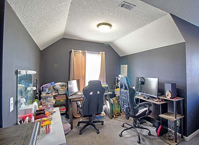 Building Photo - 335 Archie Way