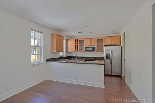 Building Photo - 343 Flamingo Dr