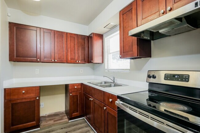 Building Photo - 502 Leeland Heights Blvd E