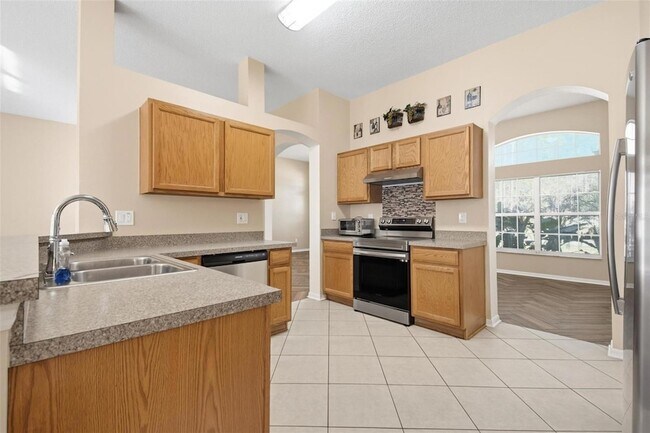 Building Photo - 4 Red Oak Pl