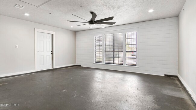 Building Photo - 2400 Jason Dr