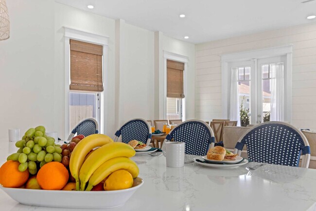 Building Photo - 4456 Luke Ave