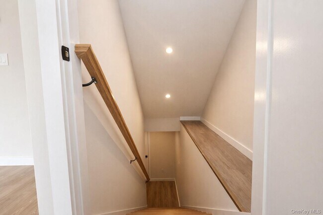 Building Photo - 52 Roe Ave