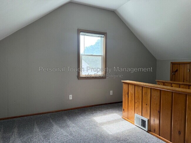 Building Photo - 413 22nd St S