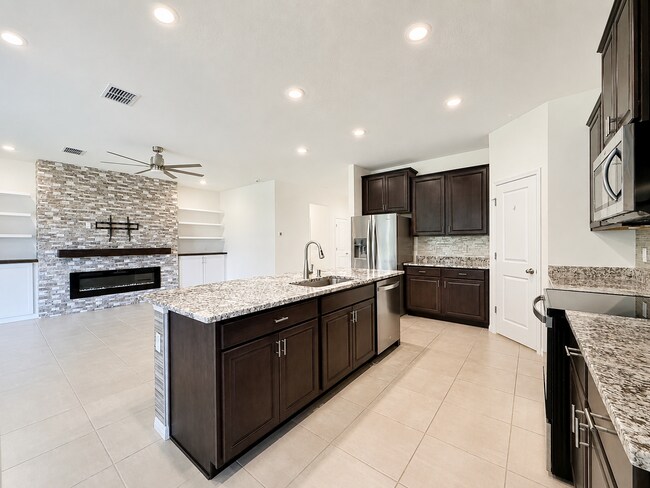 Building Photo - 12544 Shining Willow St