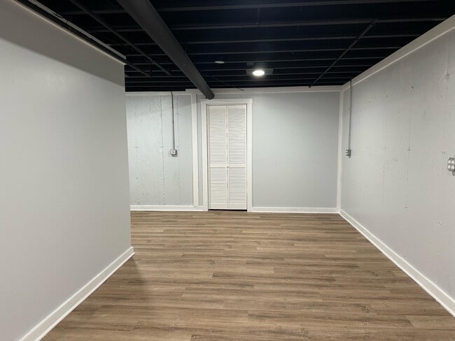 Building Photo - 460 Fox Ln