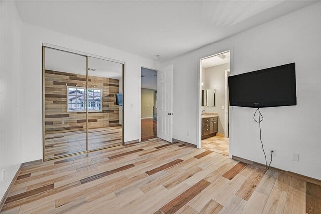 Building Photo - Fully Upgraded 5 Bedroom 4.5 Bathroom in Guard Gated Foothills Community!