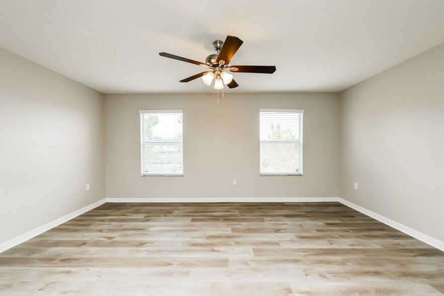Building Photo - 12926 Utopia Gardens Way
