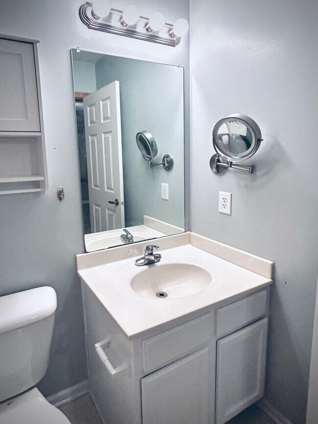 Building Photo - Spacious 3-Bed, 2.5-Bath Townhome in Ankeny, IA – Modern Comfort & Convenience!