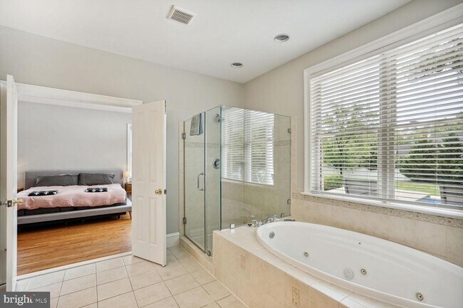 Building Photo - 5248 Clifton St