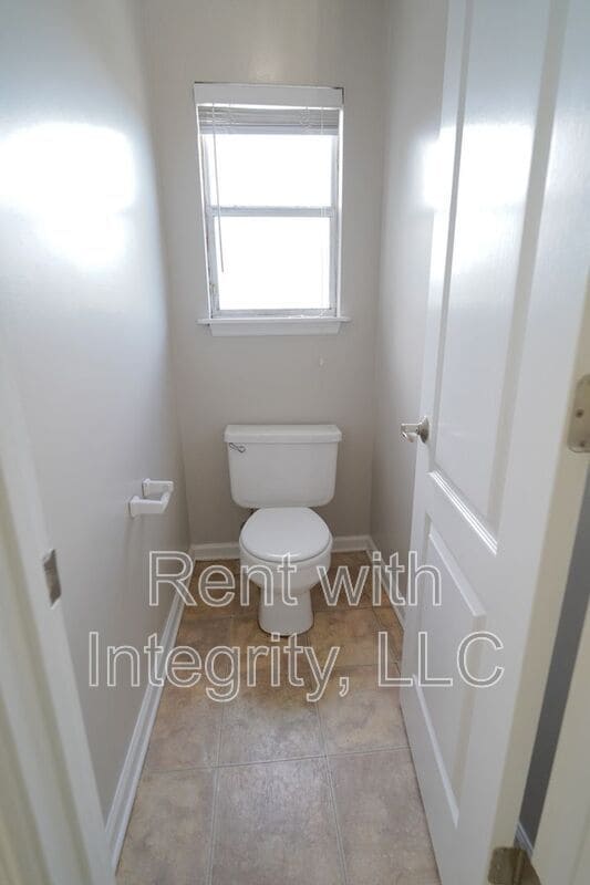 Building Photo - 1908 Wagon Wheel Cir E