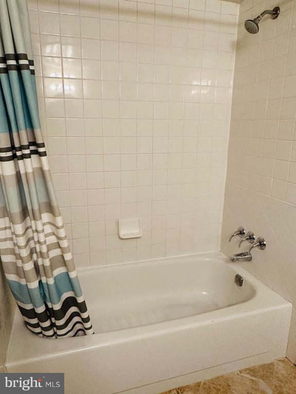 Building Photo - 11401 Commonwealth Dr