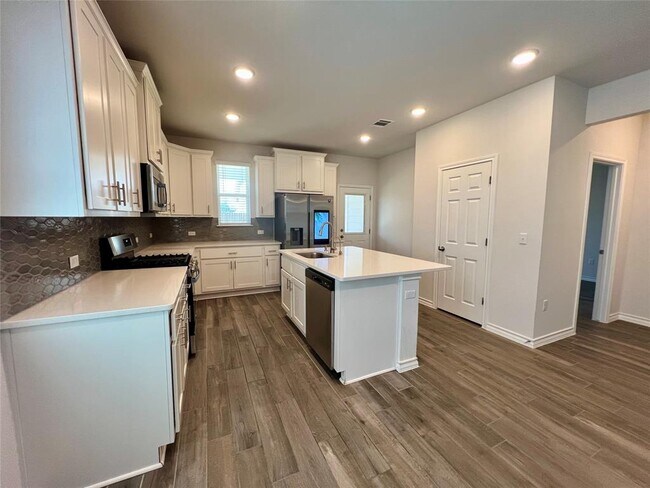 Building Photo - 2907 Salvidar Bend