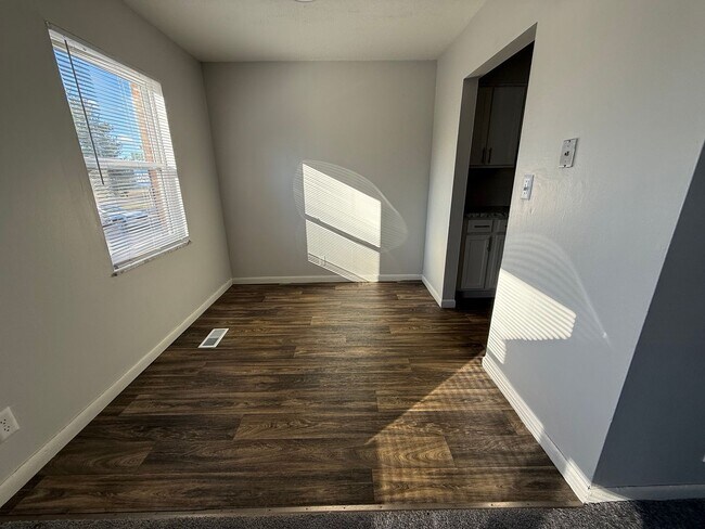 Building Photo - Evansville East side